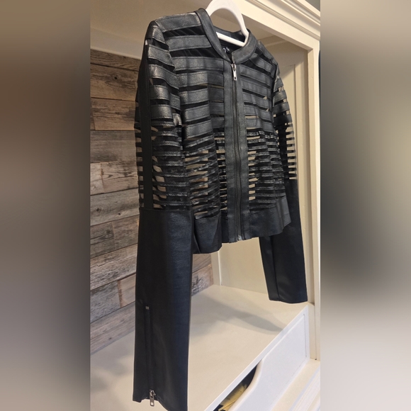 Windsor Black Striped Edgy Leather- Like Cropped Jacket- Very Flattering!! - Picture 11 of 15